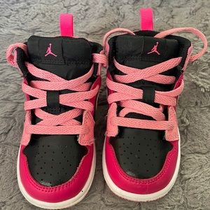 JORDAN 1 MID TD
"Coral Chalk"